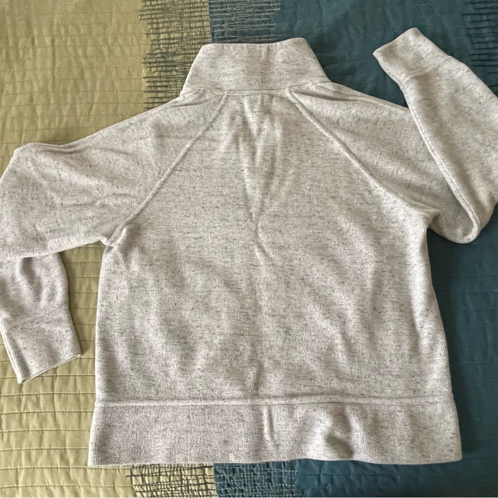 Super cute and functional grey 🩶 Nike sweater - Picture 6 of 6
